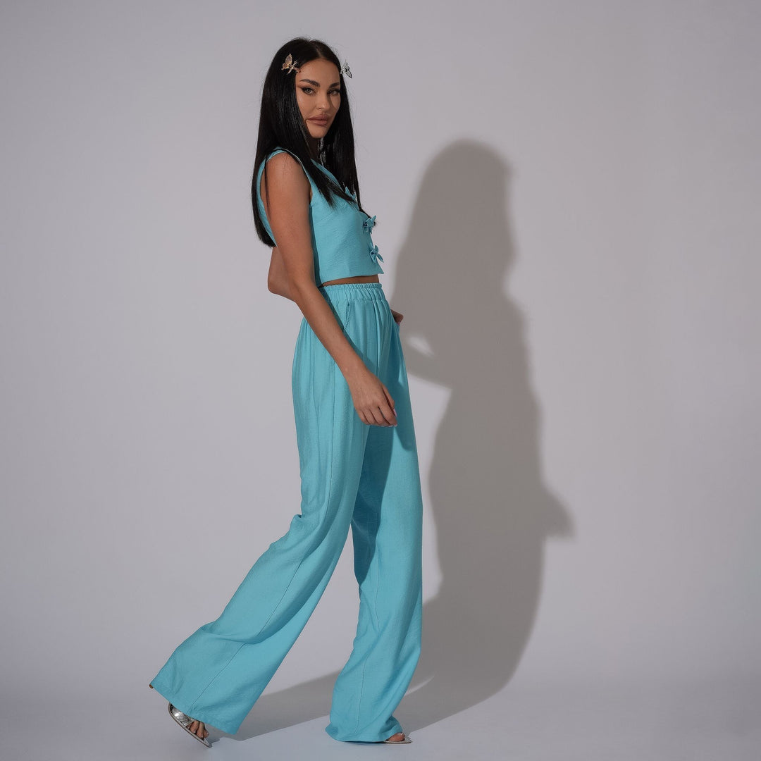 Carolina D: Compleu dama de vara din in format din vesta decorata cu fundite si pantaloni drepti