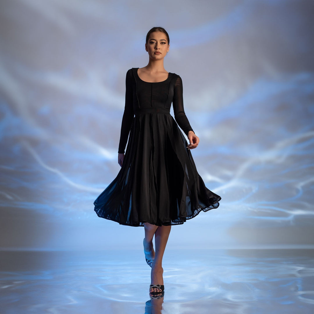 Rochie midi din tulle elastic negru cu fusta clos si spate transparent