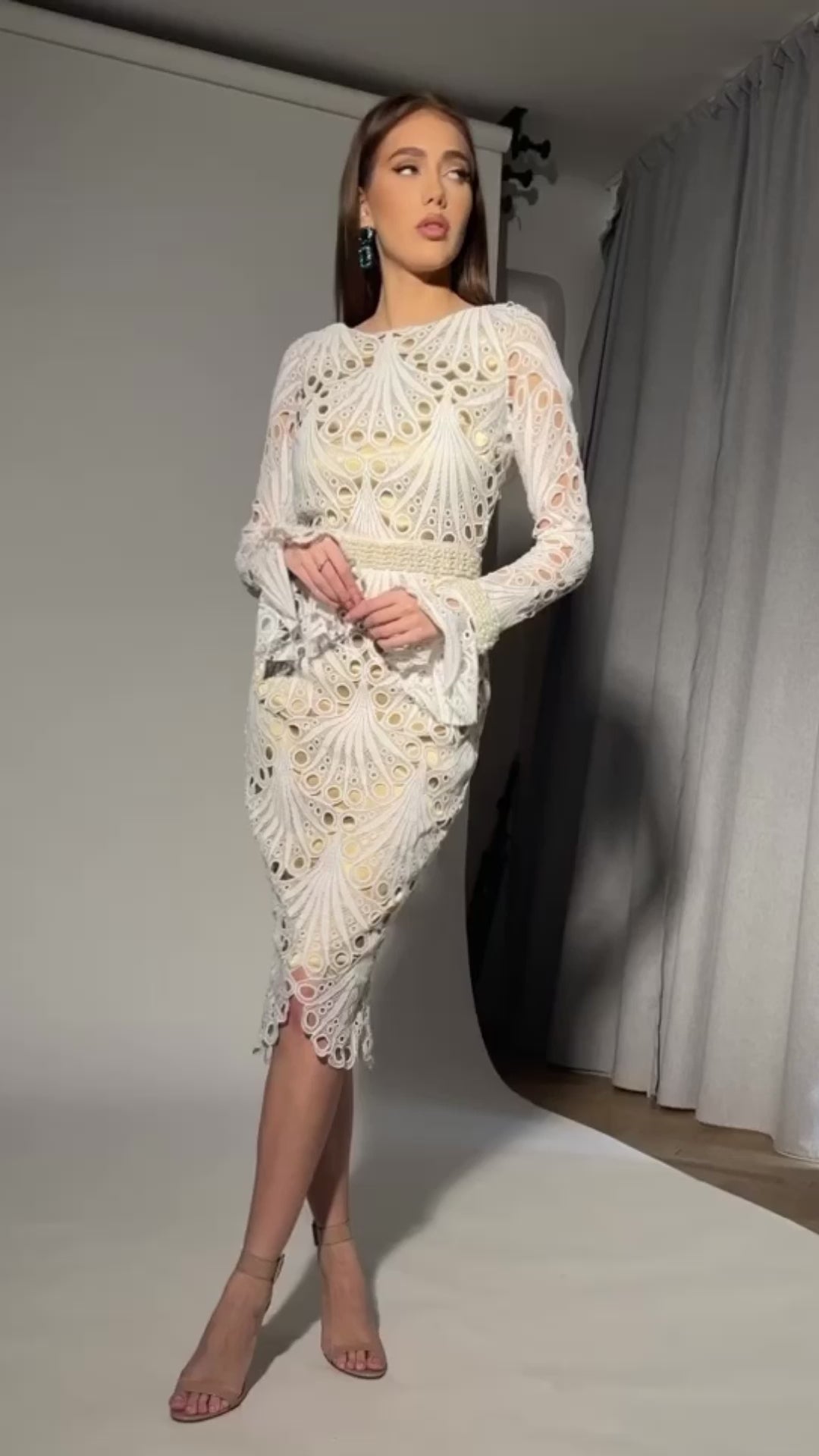Carolina D Rochie alba din dantela tip broderie