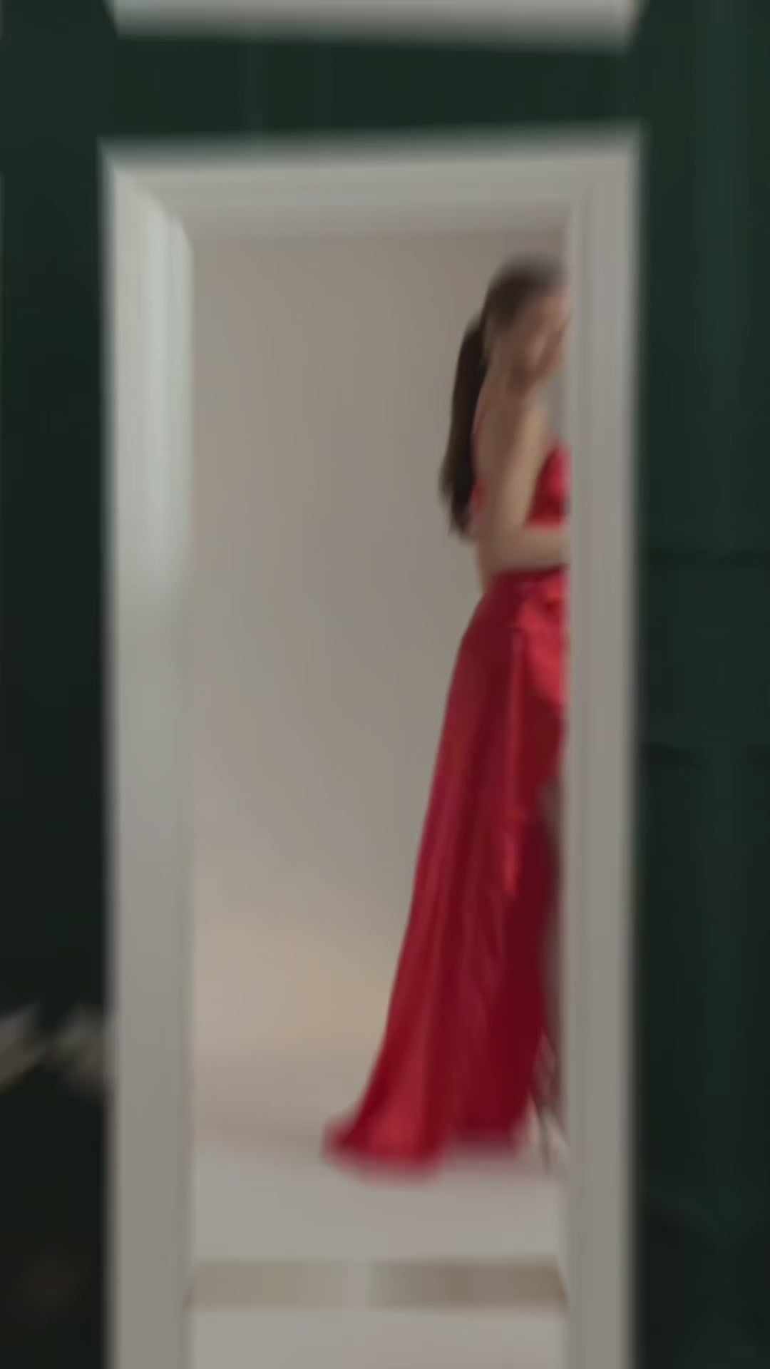 Rochie lunga rosie din satin Be that girl