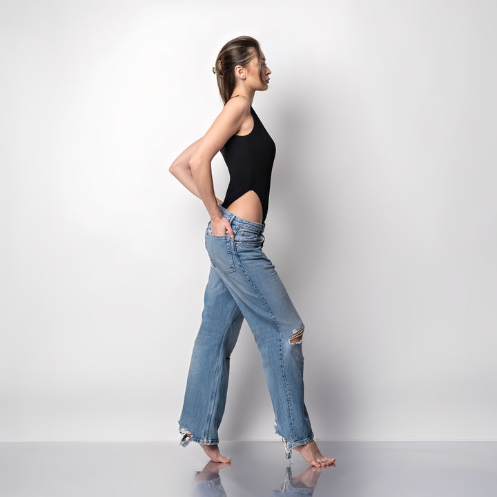 Body moale si confortabil din vascoza de bambus, cu croiala high-cut pe sold Confy