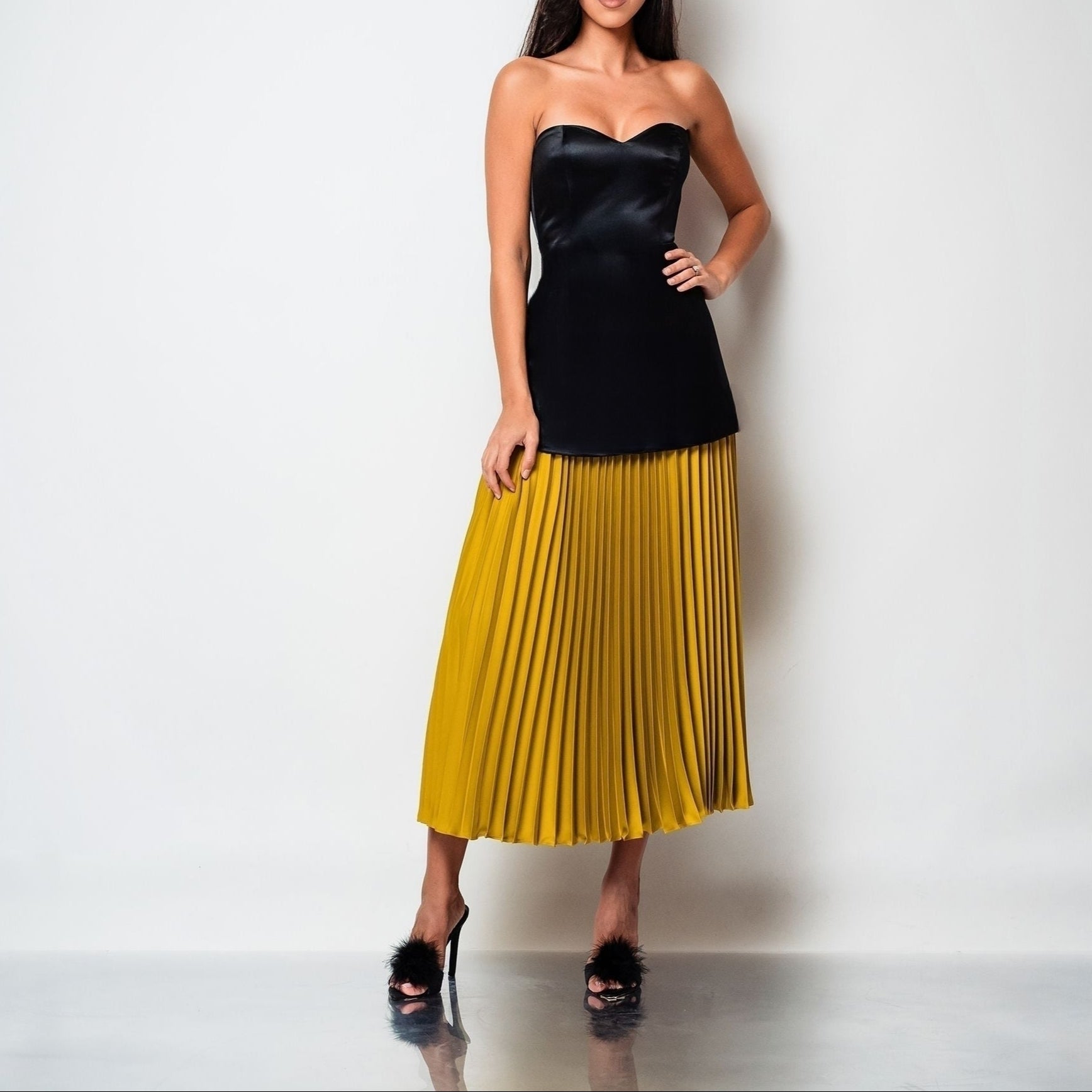 Set corset din tafta neagra si fustă midi plisata din matase Gaya