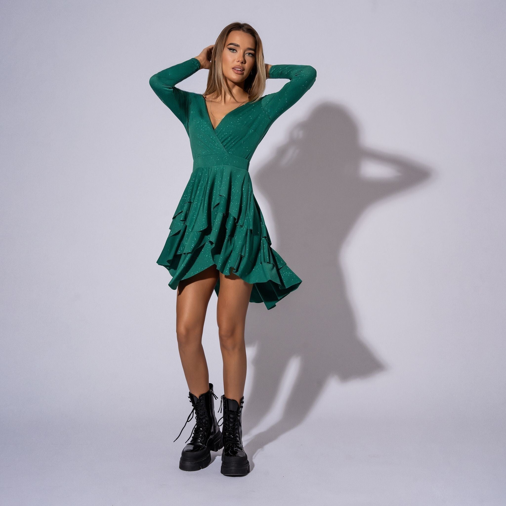 Rochie verde cu glitter si volane asimetrice Match