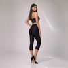 Colanți capri premium, o piesă vestimentară concepută pentru a vă oferi libertate totală de mișcare și un confort desăvârșit. Materialul moale și elastic se mulează perfect pe corp, prevenind punctele de presiune și oferind o senzație plăcută pe piele. Croiala ergonomică și elastica vă permite să vă bucurați de activitățile preferate fără restricții, în timp ce efectul ușor contractor vă oferă o siluetă fermă și tonifiată. Ideali pentru plimbări, activități sportive ușoare sau momente de relaxare, acești co