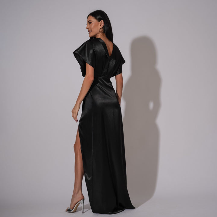 Rochie lunga din satin negru cu drapaje laterale