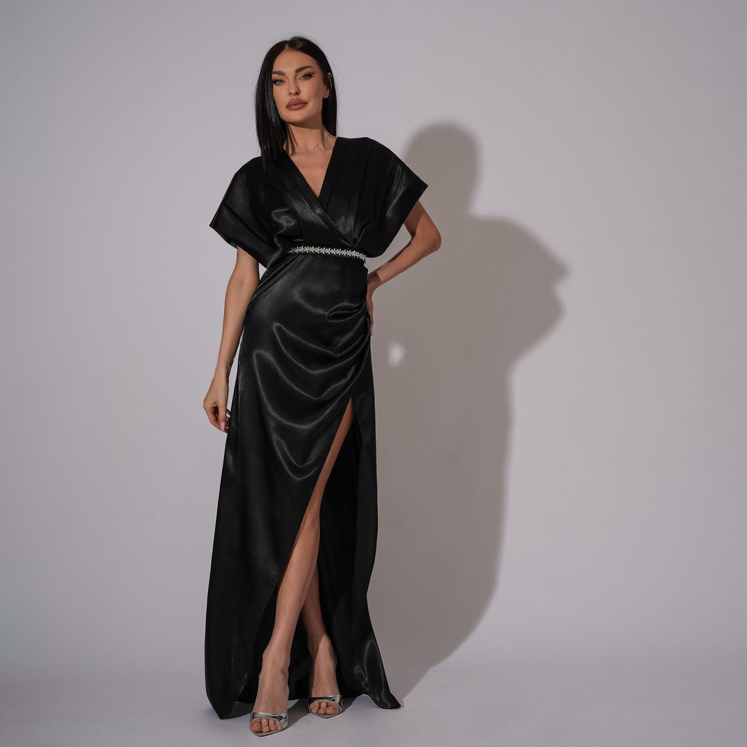Rochie lunga din satin negru cu drapaje laterale