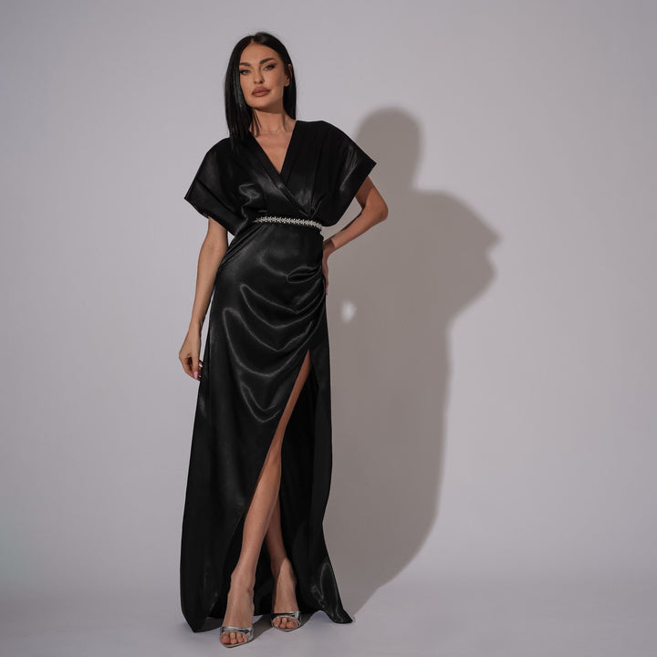 Rochie lunga din satin negru cu drapaje laterale