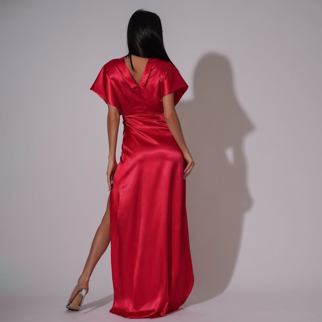 Rochie lunga din satin rosu cu drapaje laterale si bust kimono