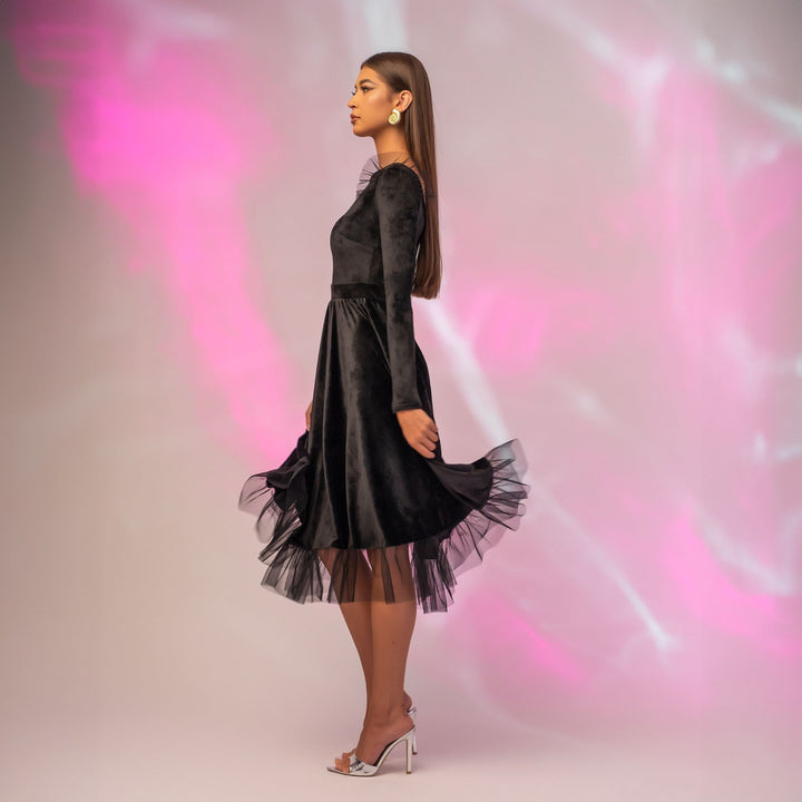 Rochie midi din catifea neagra cu fusta clos si volane din tulle