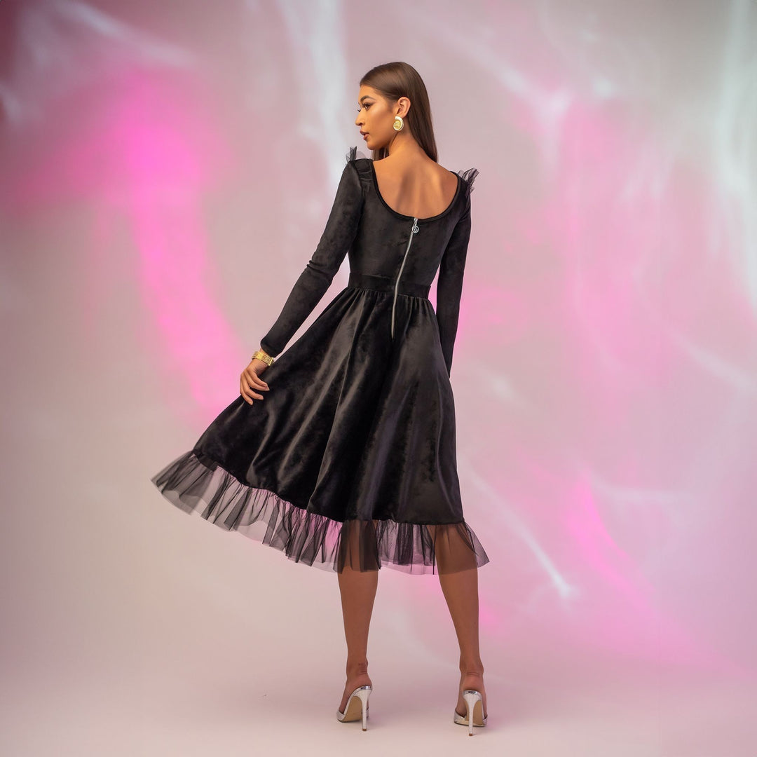 Rochie midi din catifea neagra cu fusta clos si volane din tulle
