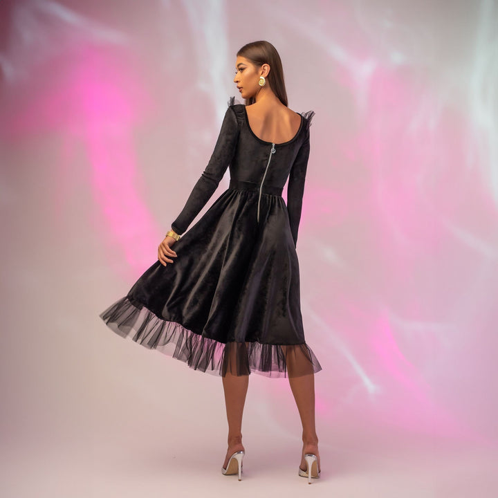 Rochie midi din catifea neagra cu fusta clos si volane din tulle
