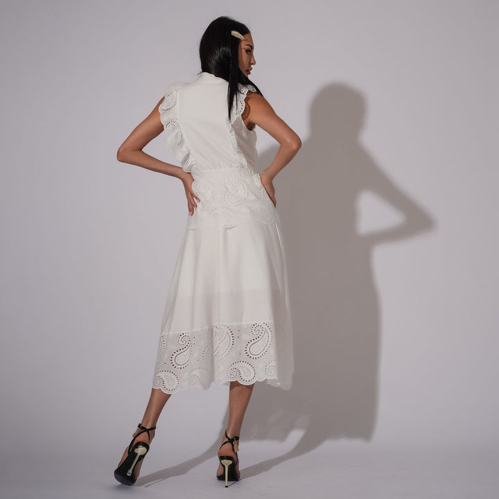 Rochie midi din in alb cu volane brodate