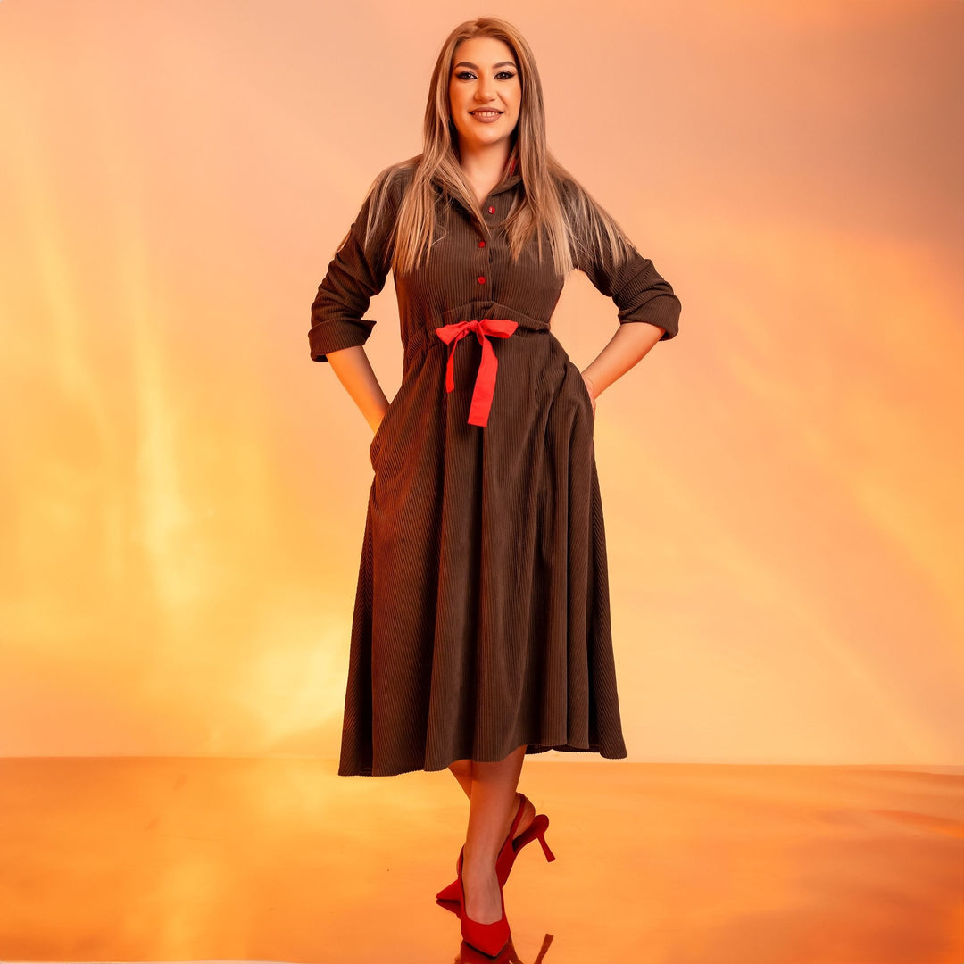 Rochie midi din raiat maro cu insertii rosii