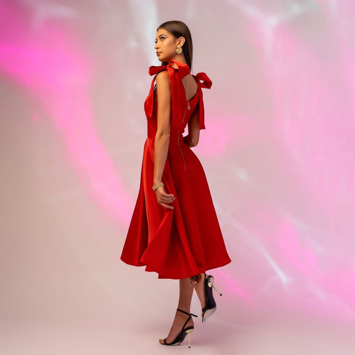 Rochie rosie midi din tafta sidefata cu bust tip corset si funde pe umeri