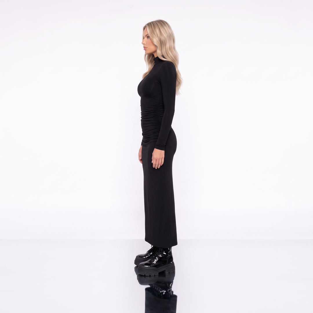 Rochie lungă neagră din jersey cu elastan, drapaj în talie și slit lateral