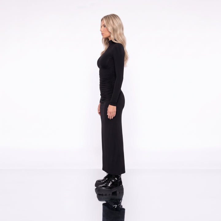 Rochie lungă neagră din jersey cu elastan, drapaj în talie și slit lateral