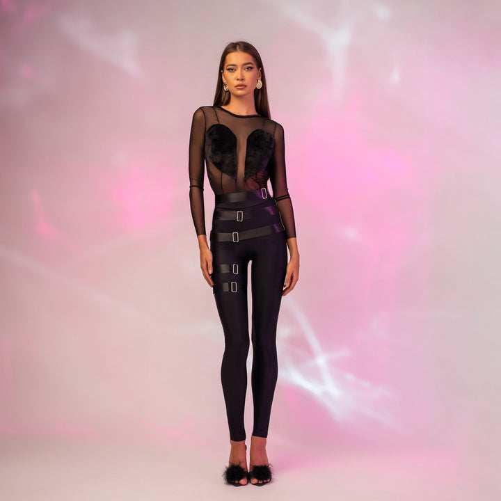 Top din tulle elastic cu inima din catifea stilizata pe bust