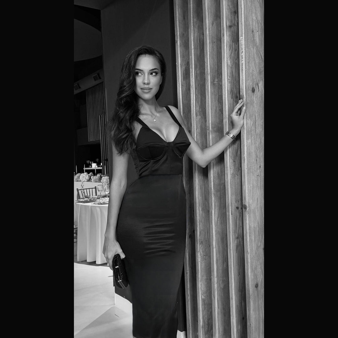 Rochie neagra cu cupe structurate tip corset Vellora