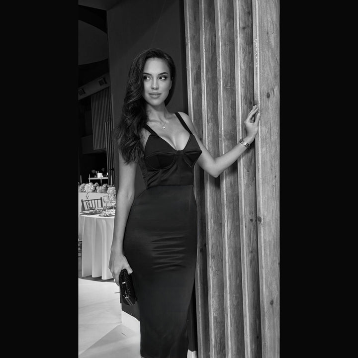 Rochie neagra cu cupe structurate tip corset Vellora