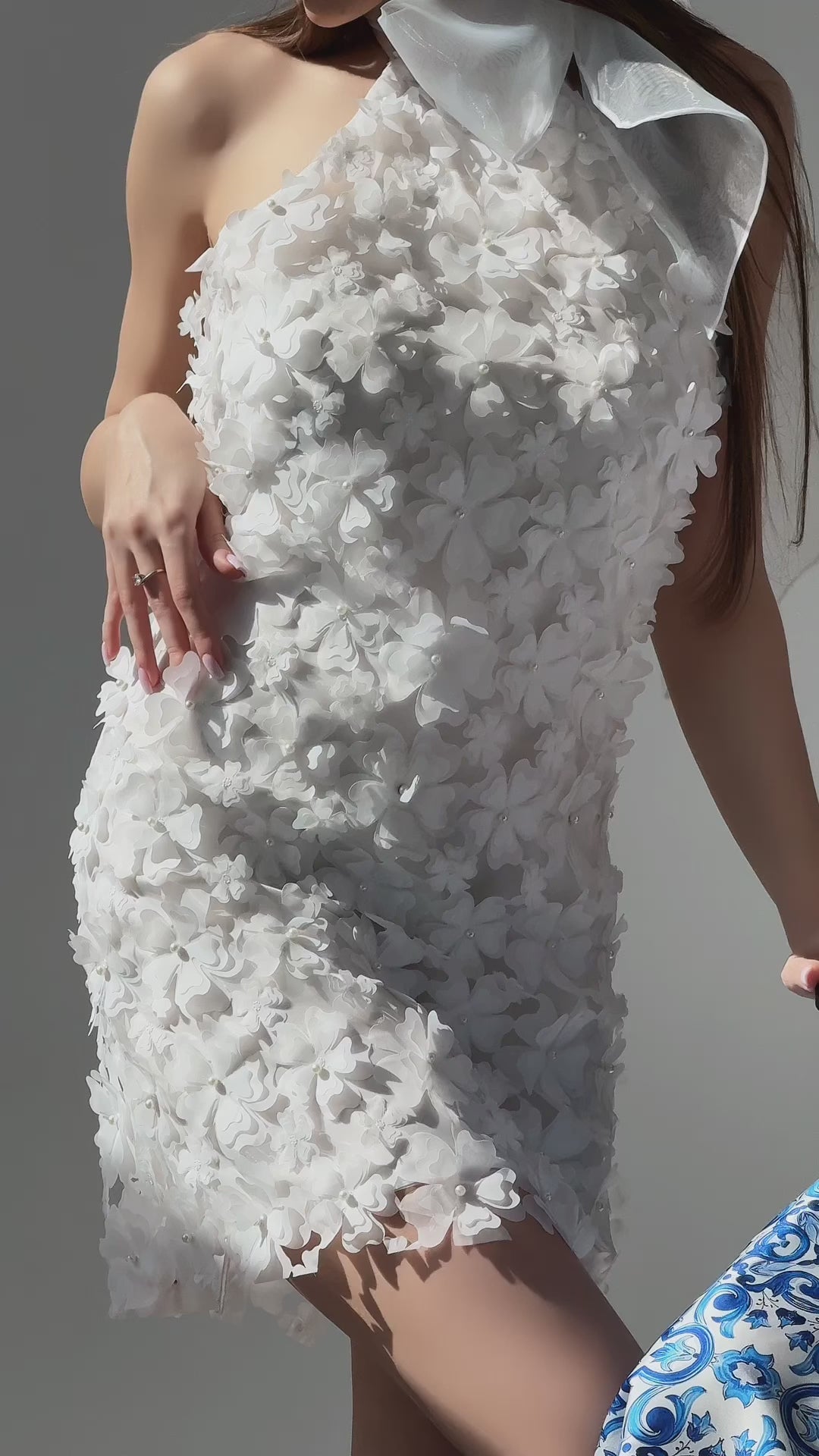 Rochie din matase printata cu bust decorat cu flori albe 3D Amina
