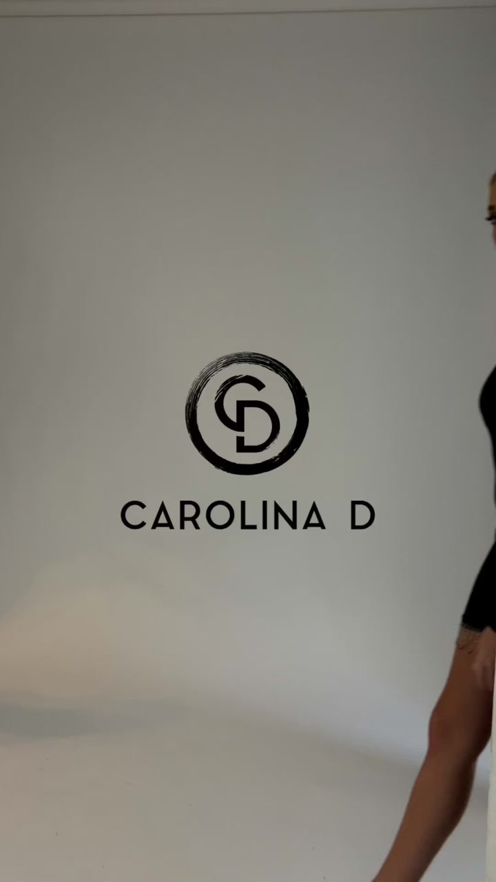 Carolina D: Rochie cu spatele gol mulata din catifea premium cu franjuri metalici cu strasuri din crista